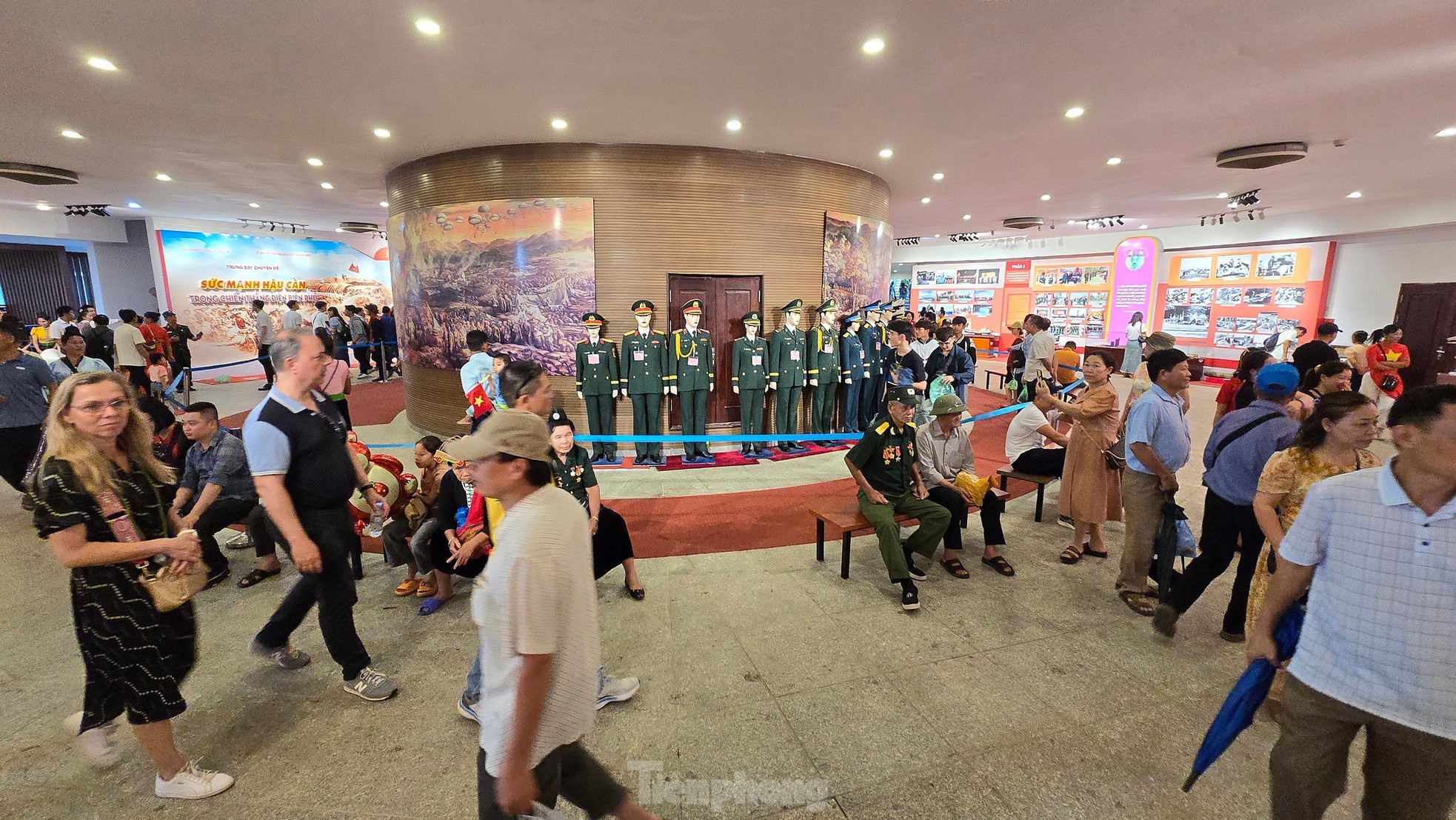Di tích lịch sử trên khắp Điện Biên đón lượng khách tham quan kỷ lục sau lễ kỷ niệm 70 năm ảnh 6