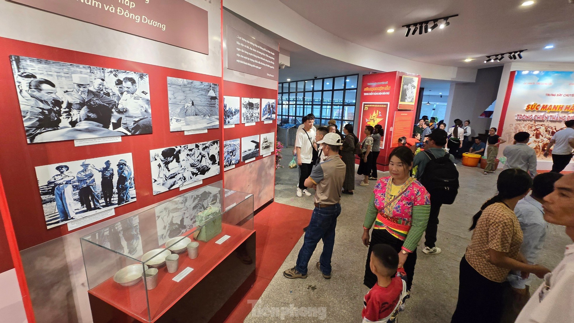 Di tích lịch sử trên khắp Điện Biên đón lượng khách tham quan kỷ lục sau lễ kỷ niệm 70 năm ảnh 8