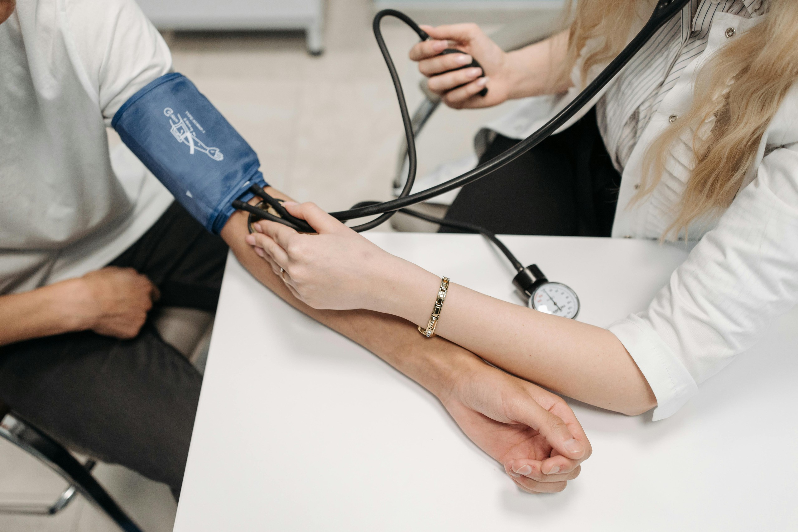 Ngày mới với tin tức sức khỏe: Phát hiện thêm lợi ích của chạy bộ- Ảnh 3. Có nhiều nguyên nhân dẫn đến huyết áp cao