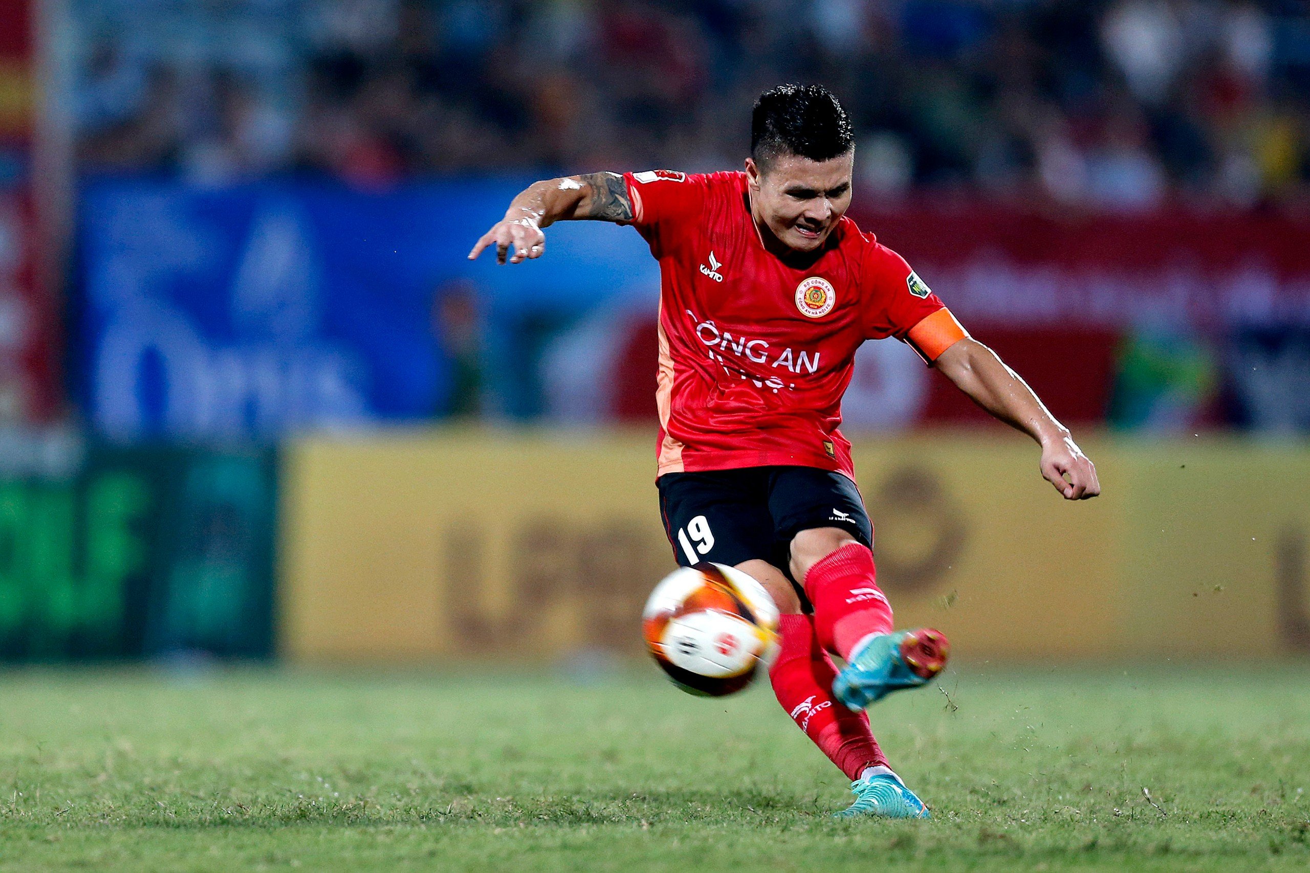 Lịch thi đấu, trực tiếp V-League hôm nay: HLV Povop và CLB Thanh Hóa đại chiến Bình Dương- Ảnh 3. Nguyễn Quang Hải cùng CLB Công an Hà Nội gặp đội chót bảng Khánh Hòa ở vòng 18 V-League 2023-2024
