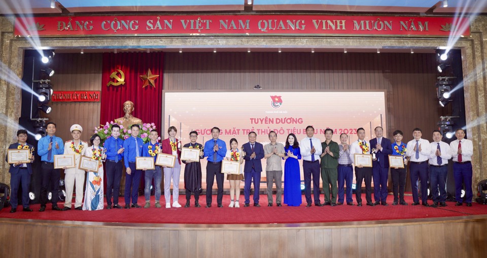 Biểu dương, khen thưởng 10 Gương mặt trẻ Thủ đô tiêu biểu