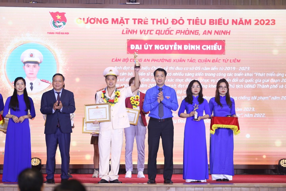  Đây là năm thứ 15 Thành đoàn Hà Nội tổ chức tuyên dương và trao tặng Giải thưởng này