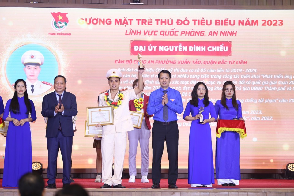 &nbsp;Đ&acirc;y l&agrave; năm thứ 15 Th&agrave;nh đo&agrave;n H&agrave; Nội tổ chức tuy&ecirc;n dương v&agrave; trao tặng Giải thưởng n&agrave;y