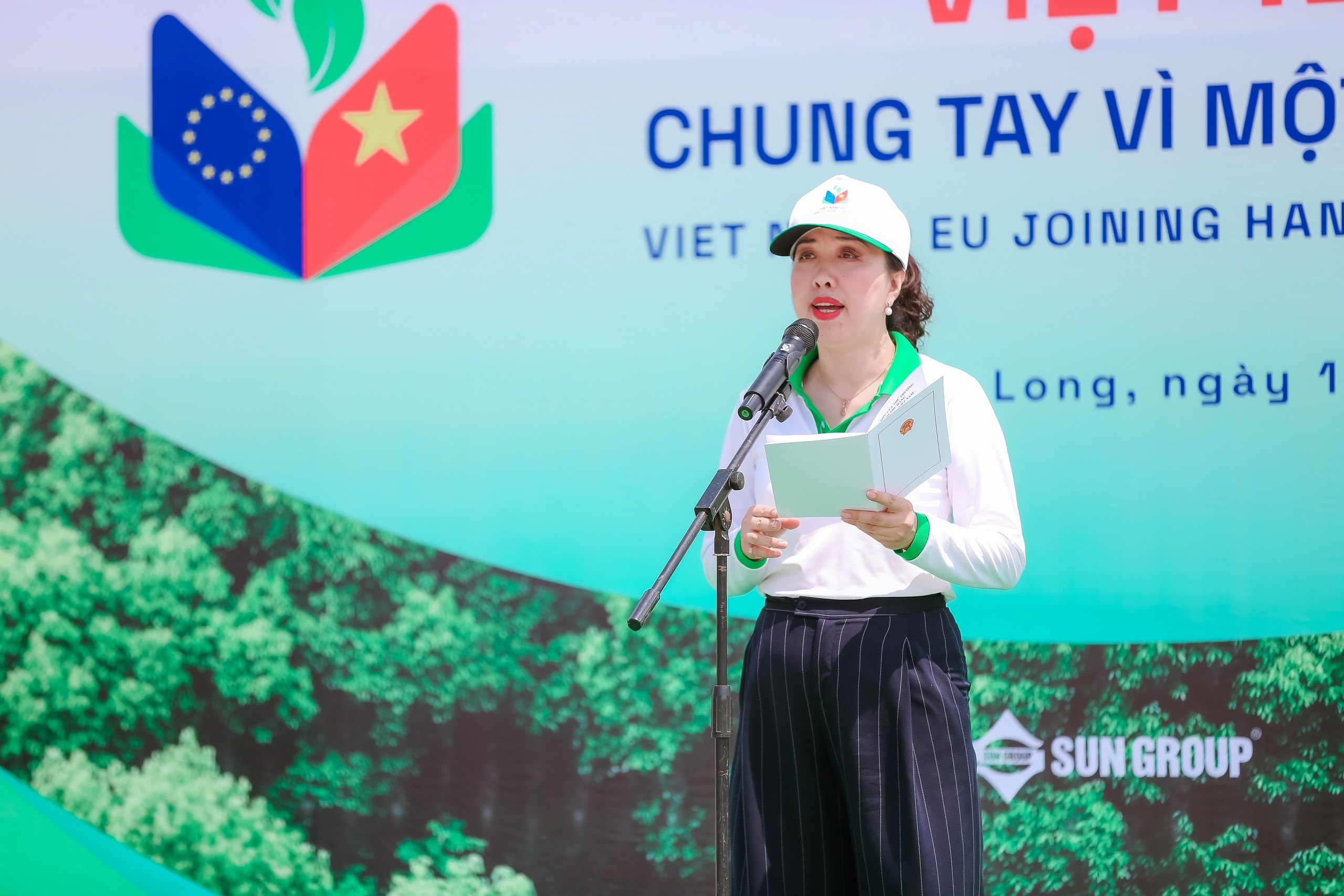 Bà Lê Thị Thu Hằng - Thứ trưởng Bộ Ngoại giao phát biểu khai mạc sự kiện