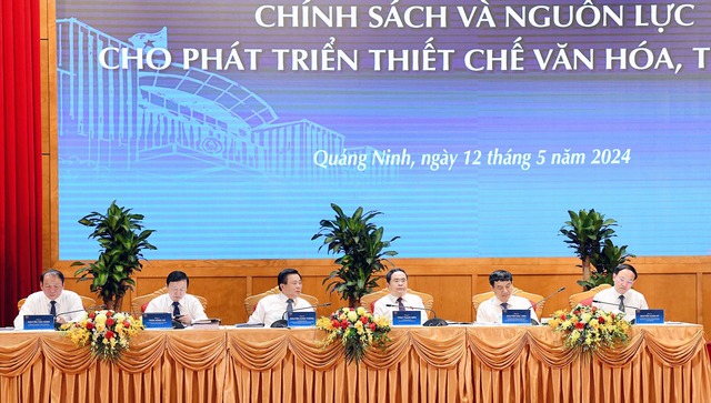 Phó Chủ tịch thường trực Quốc hội Trần Thanh Mẫn: 5 nhóm vấn đề nhằm hoàn thiện thể chế, chính sách và bảo đảm nguồn lực cho phát triển thiết chế văn hóa, thể thao - Ảnh 2. Phó Chủ tịch thường trực Quốc hội Trần Thanh Mẫn: 5 nhóm vấn đề nhằm hoàn thiện thể chế, chính sách và bảo đảm nguồn lực cho phát triển thiết chế văn hóa, thể thao - Ảnh 2.