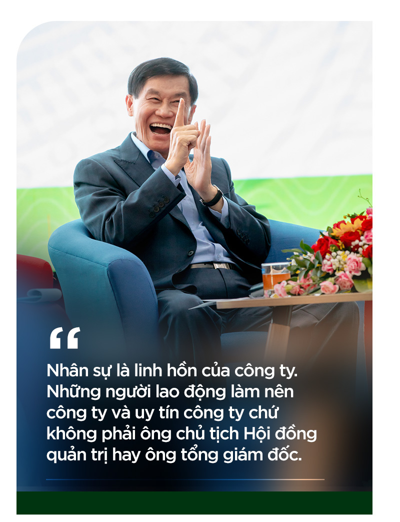 Doanh nhân Johnathan Hạnh Nguyễn tâm sự chuyện học với sinh viên - Ảnh 8. Doanh nhân Johnathan Hạnh Nguyễn tâm sự chuyện học với sinh viên - Ảnh 8.