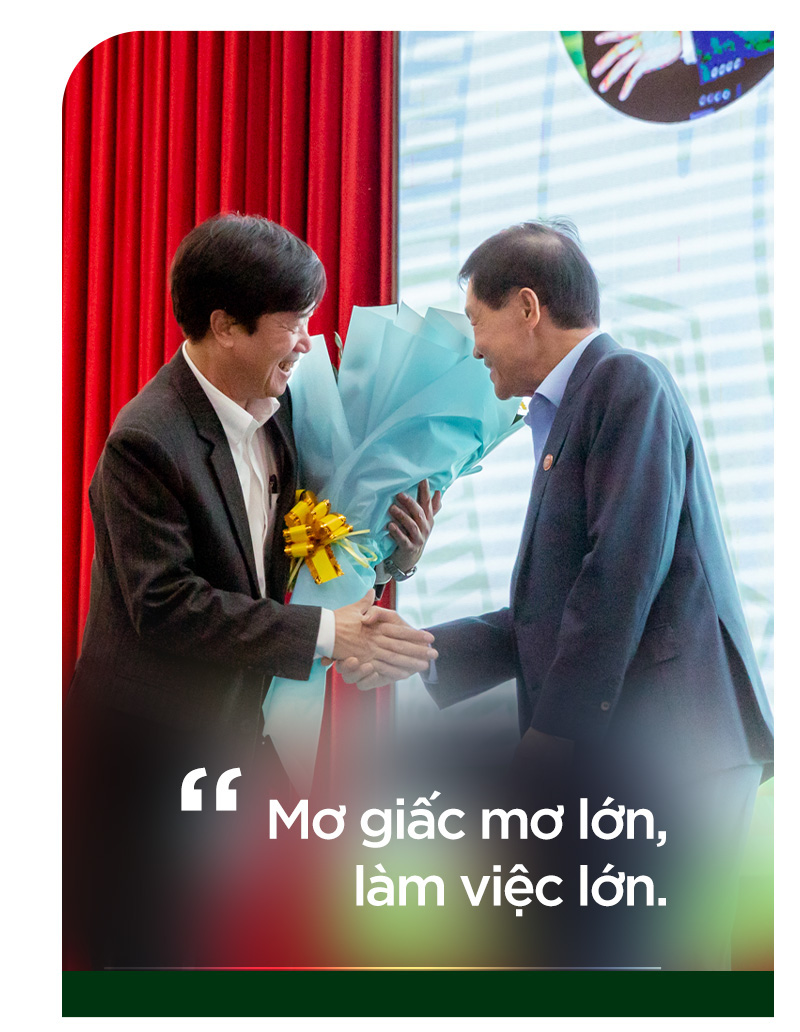 Doanh nhân Johnathan Hạnh Nguyễn tâm sự chuyện học với sinh viên - Ảnh 16. Doanh nhân Johnathan Hạnh Nguyễn tâm sự chuyện học với sinh viên - Ảnh 16.