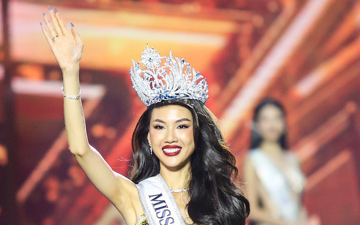 Hoa hậu Miss Universe Vietnam 2024 sẽ nhận 2 tỉ đồng tiền mặt- Ảnh 4. Bùi Quỳnh Hoa đăng quang Miss Universe Vietnam 2023