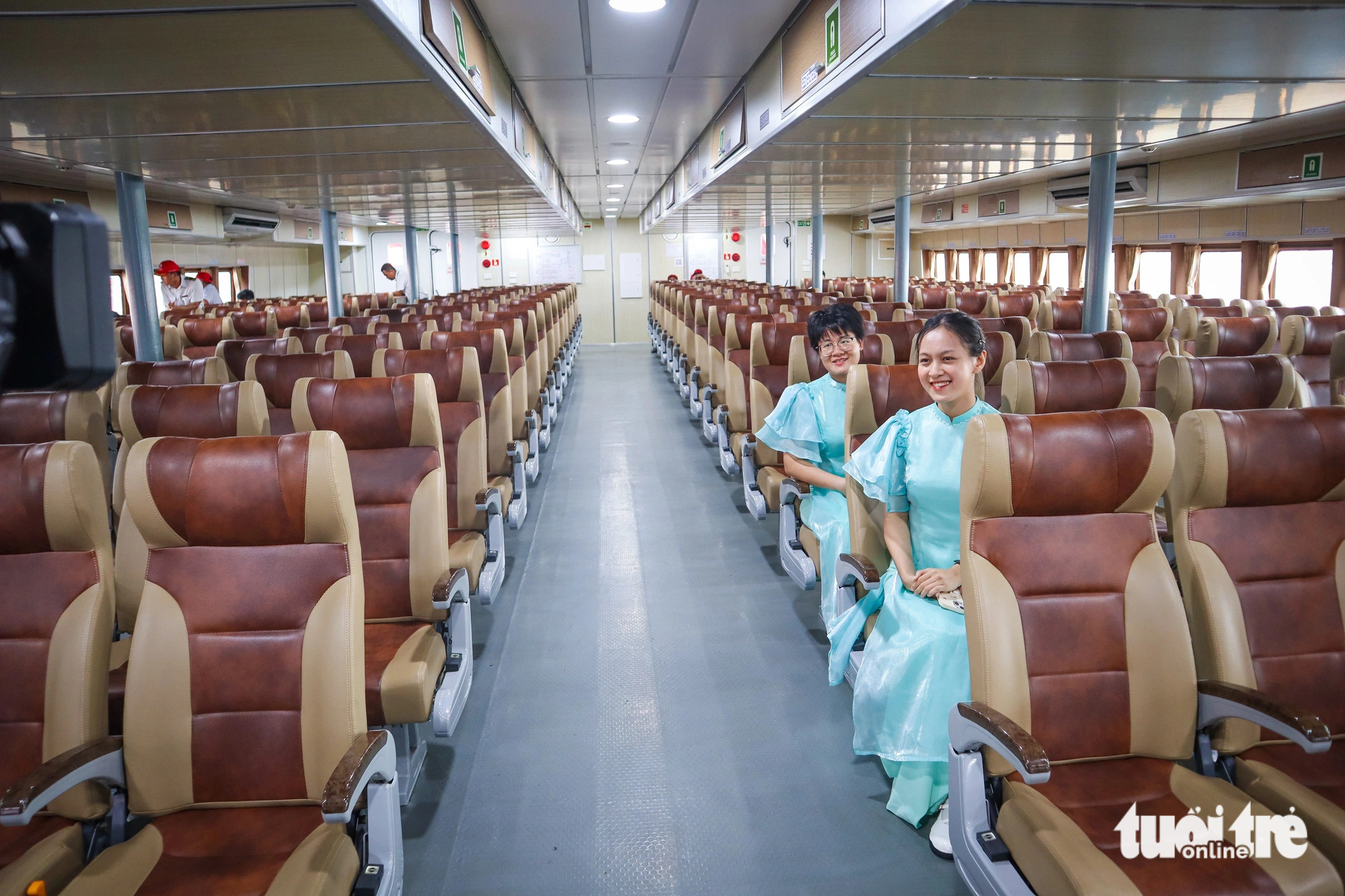 Khai trương siêu tàu cao tốc TP.HCM - Côn Đảo chở được ngàn người- Ảnh 4. Tàu có sức chứa hơn 1.000 người - Ảnh: CHÂU TUẤN