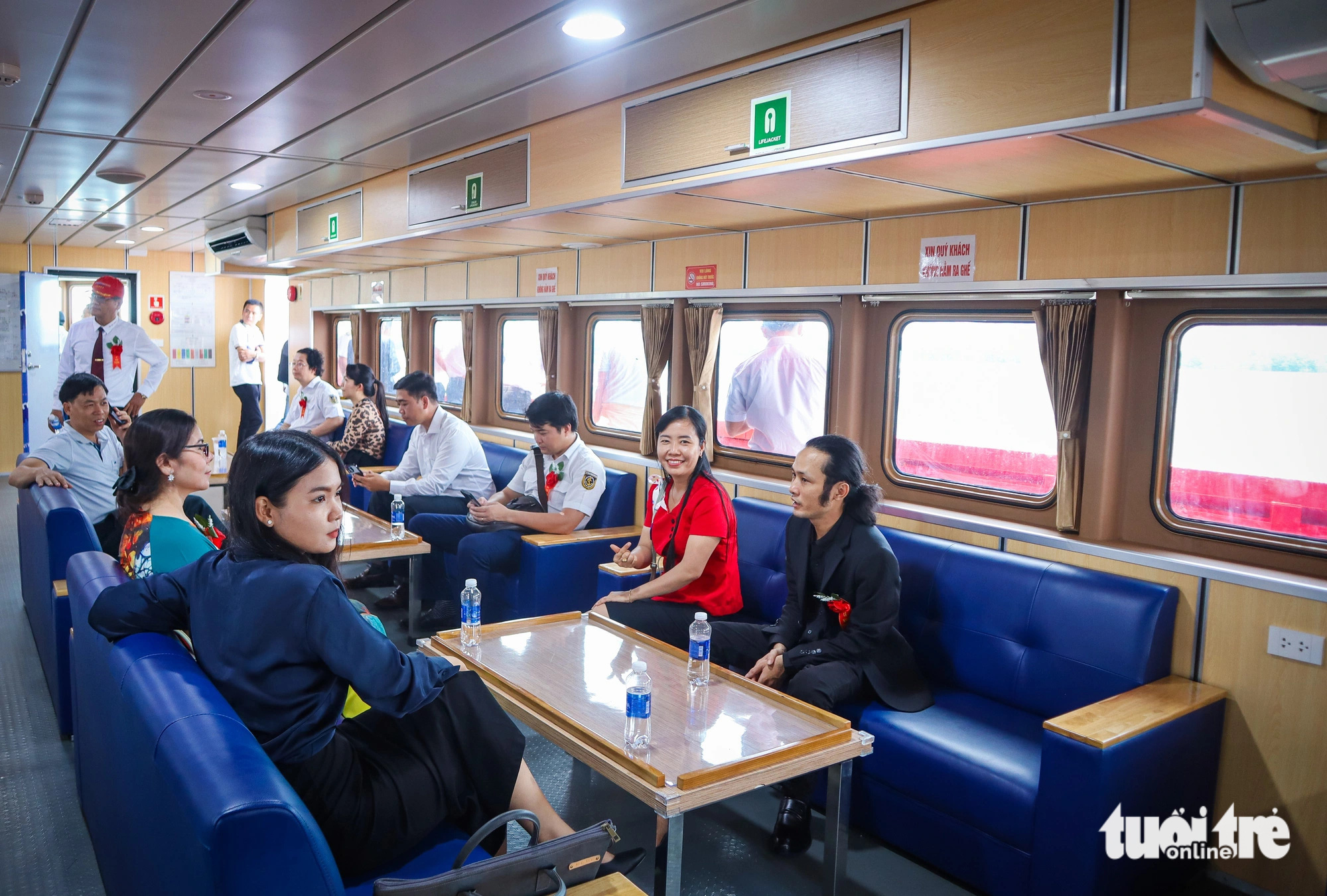 Khai trương siêu tàu cao tốc TP.HCM - Côn Đảo chở được ngàn người- Ảnh 11. Khu vực căng tin được bố trí tại tầng 2 của tàu - Ảnh: THU DUNG