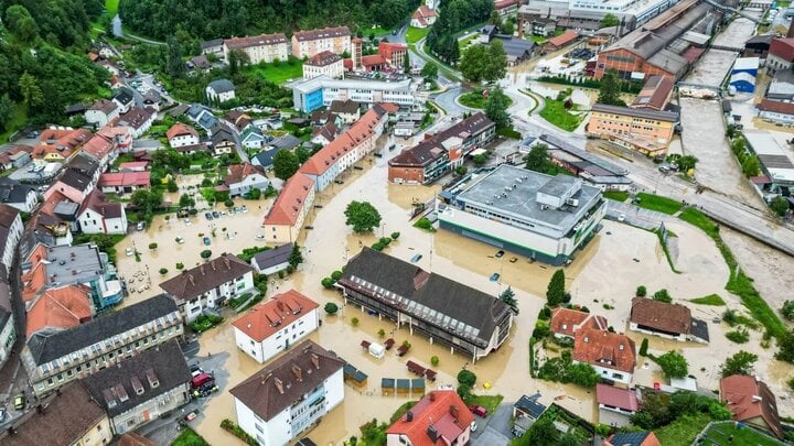 Nhiệt độ châu Âu nóng nhanh nhất thế giới - Ảnh 2. Nhiệt độ châu Âu nóng nhanh nhất thế giới - Ảnh 2.