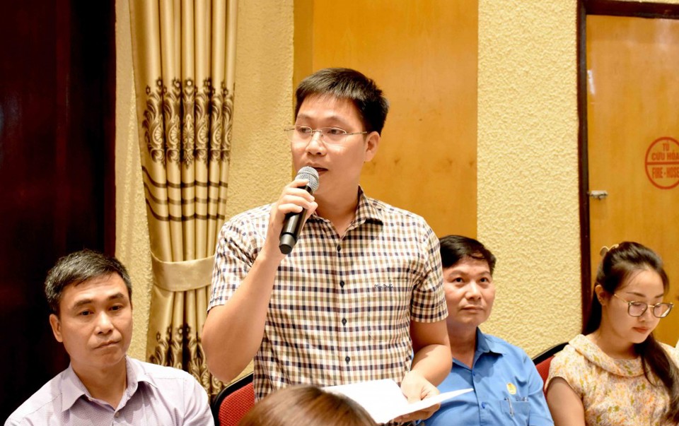 Ông Nguyễn Văn Dần, đại diện Công đoàn Công ty TNHH Điện Stanley Việt Nam nêu ý kiến tại hội nghị