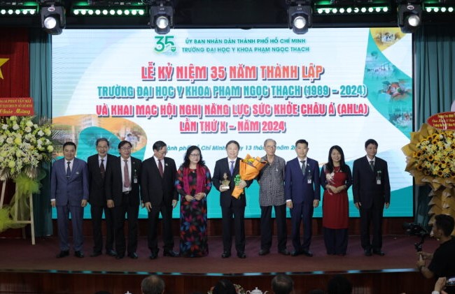 ‘Trường ĐH Y khoa Phạm Ngọc Thạch cần định hướng thành ĐH Khoa học sức khỏe’- Ảnh 2. Trường ĐH Y khoa Phạm Ngọc Thạch đã cung cấp hơn 7.500 bác sĩ đa khoa hệ chính quy sau 35 năm