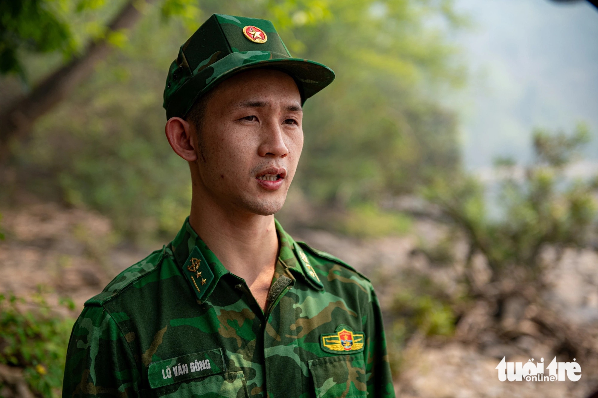 Với thành tích nổi bật trong phòng chống dịch nên ngay sau khi được điều động về Đồn biên phòng Mường Mươn, trung úy Lò Văn Đông đã được phân công làm đội trưởng tham mưu hành chính - Ảnh: NAM TRẦN
