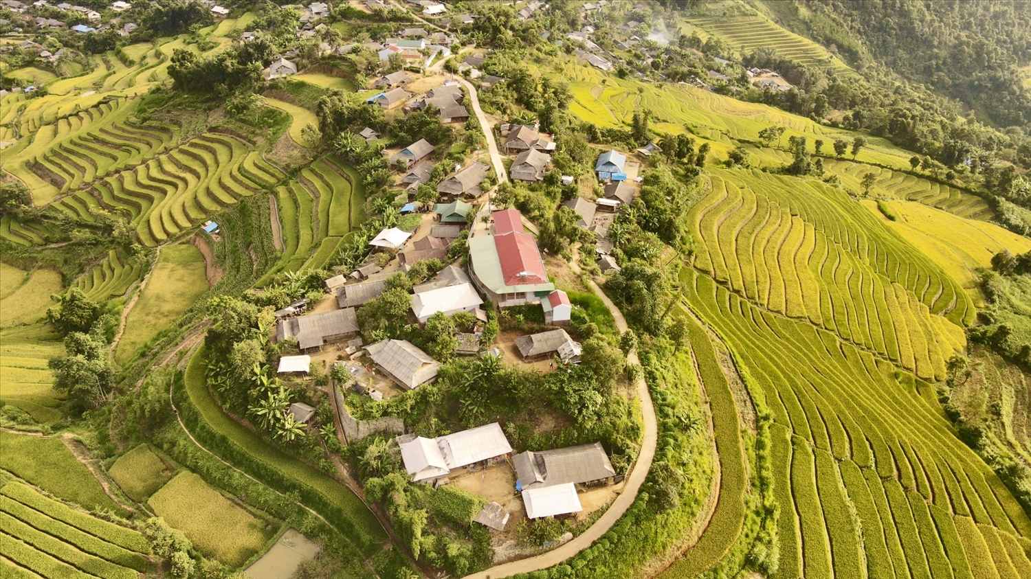 Bản Tả Lèng nằm bình yên giữa những khuôn ruộng bậc thang. Ảnh Thuận Nông Bản Tả Lèng nằm bình yên giữa những khuôn ruộng bậc thang. Ảnh Thuận Nông