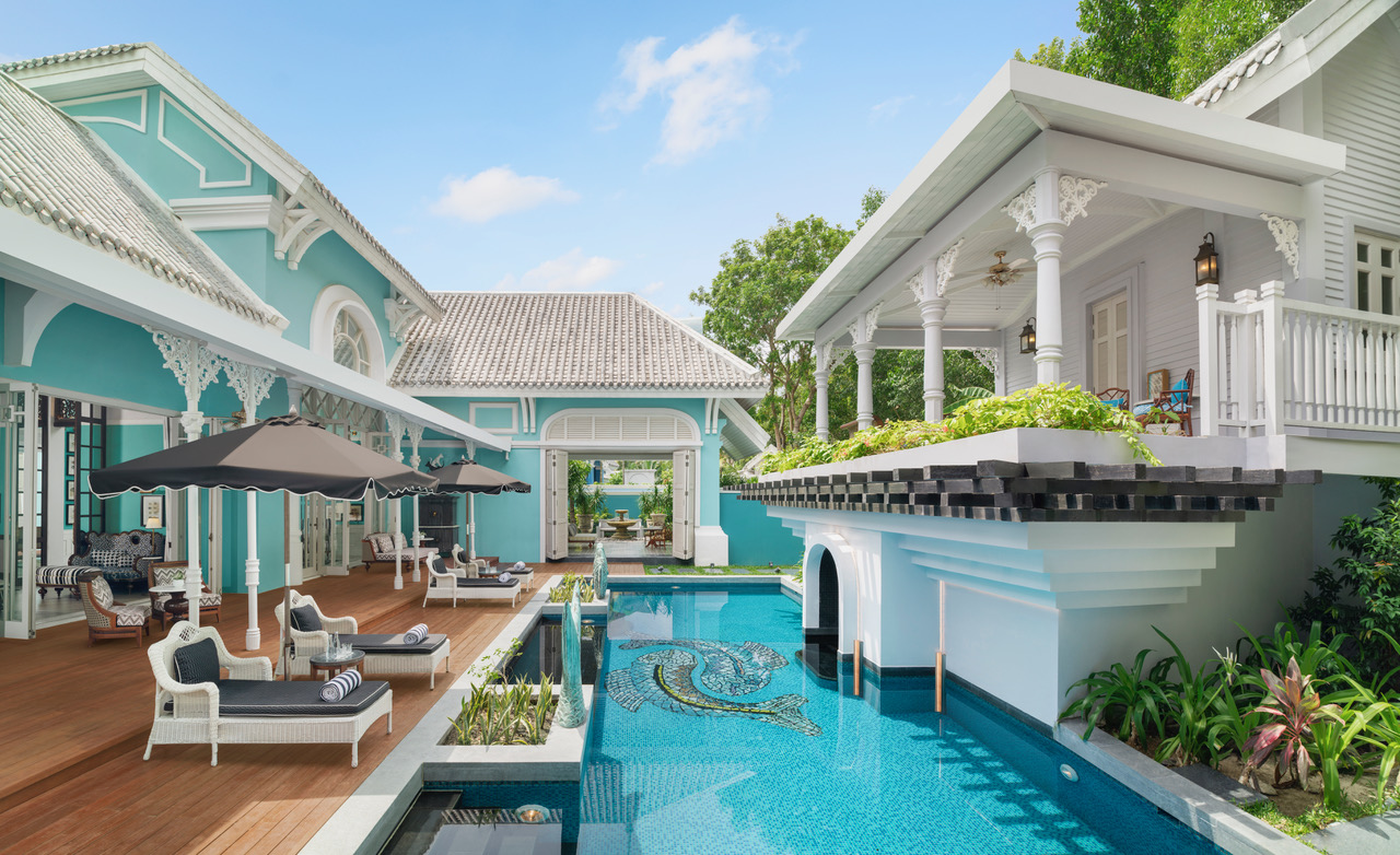 Chuỗi khách sạn đẳng cấp thế giới ghép nên kỳ nghỉ siêu độc đáo tại Việt Nam- Ảnh 5. Cuối cùng là trải nghiệm vô cùng thú vị tại JW Marriott Phú Quốc Emerald Bay Resort & Spa, kiệt tác của kiến trúc sư nổi tiếng Bill Bensley, nơi mỗi biệt thự có thiết kế riêng được lấy cảm hứng từ các khoa nghiên cứu khác nhau, thiết kế theo ý tưởng kiến trúc của một trường đại học, khơi gợi cảm hứng khám phá độc đáo cho du khách. Tại đây, các cặp đôi cũng có thể thư giãn với lớp học yoga trong biệt thự do chuyên gia hướng dẫn riêng