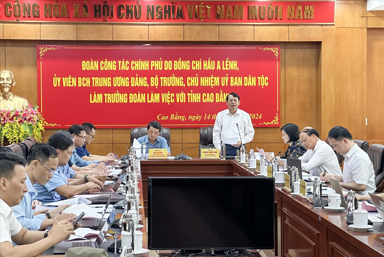 Chủ tịch UBND tỉnh Cao Bằng Hoàng Xuân Ánh phát biểu tại buổi làm việc