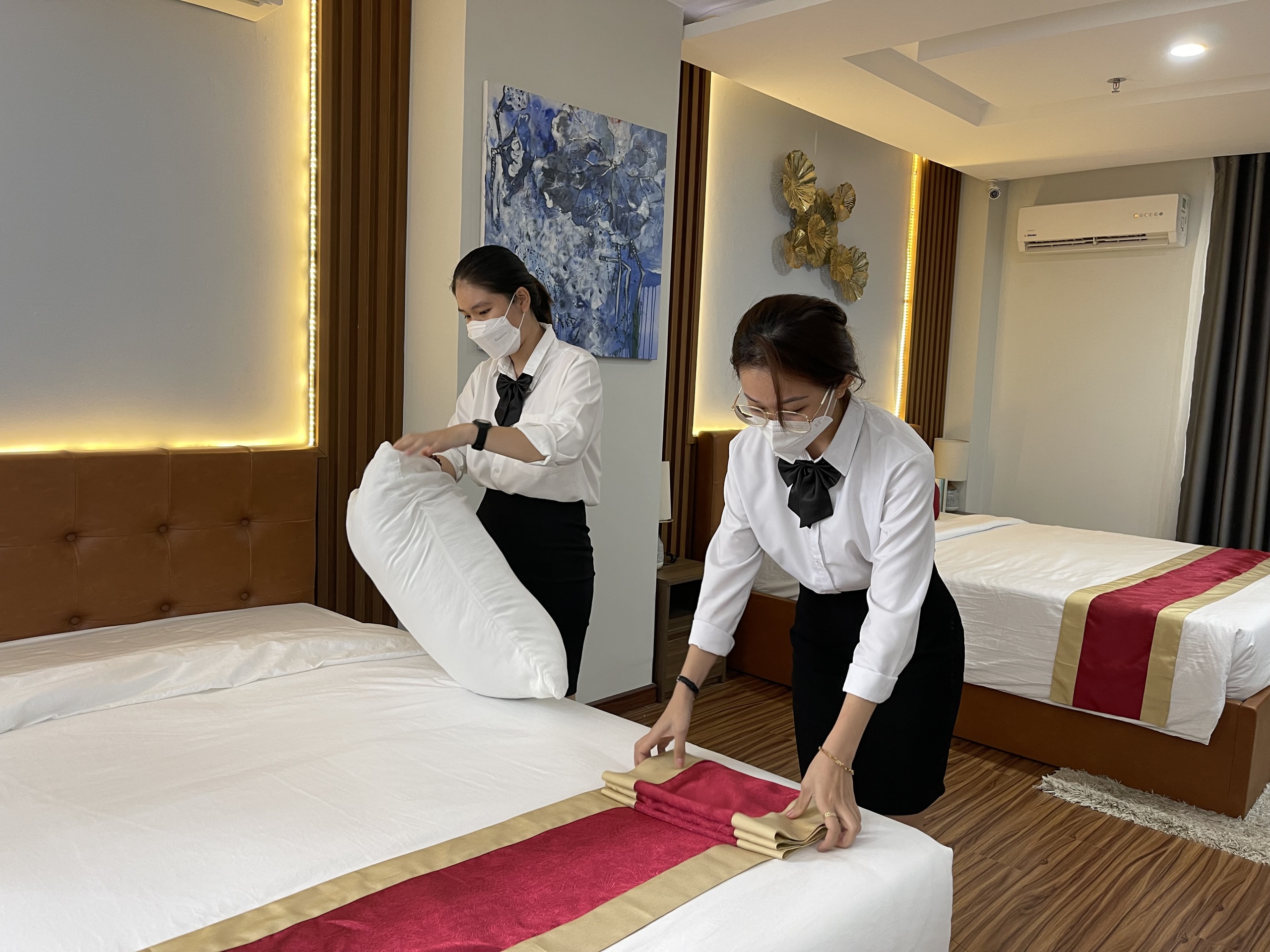Học nghề sau lớp 9: Ngành nào dễ có việc làm?- Ảnh 2. Du lịch phát triển nên nhân lực ngành quản trị khách sạn nhiều khả năng dễ kiếm việc làm