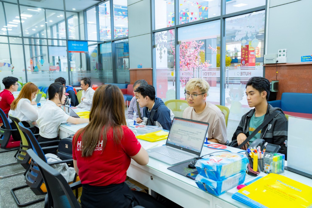Trường đại học tặng học bổng cho thí sinh trúng tuyển nguyện vọng 1- Ảnh 2. Trường đại học tặng học bổng cho thí sinh trúng tuyển nguyện vọng 1- Ảnh 2.