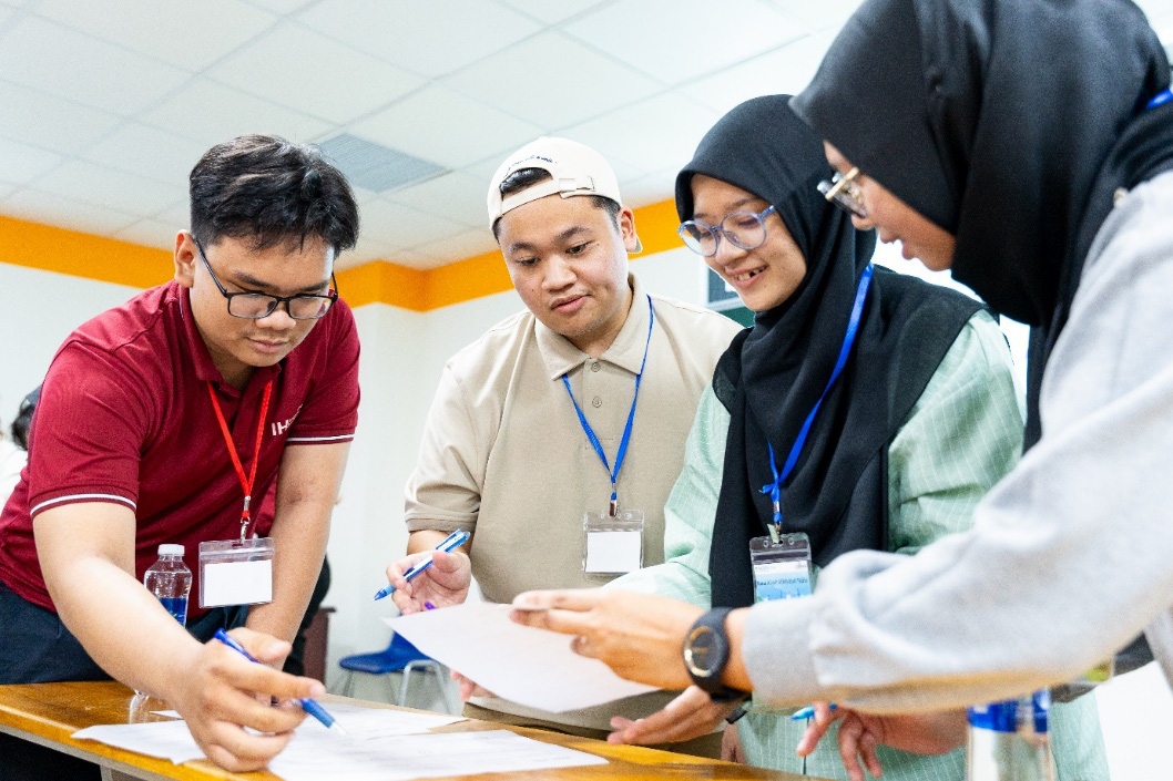 Trường đại học tặng học bổng cho thí sinh trúng tuyển nguyện vọng 1- Ảnh 4. Trường đại học tặng học bổng cho thí sinh trúng tuyển nguyện vọng 1- Ảnh 4.