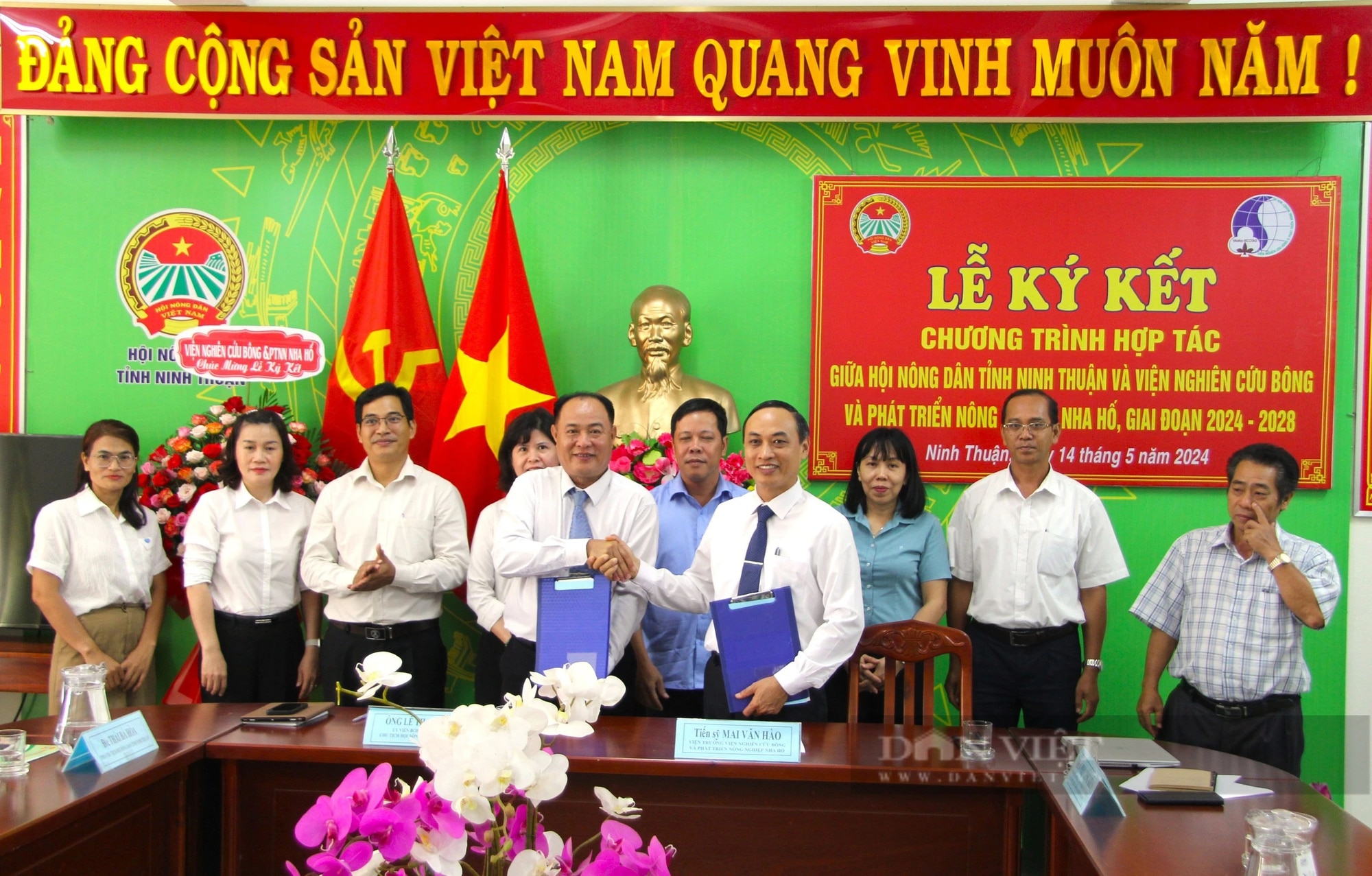 La Asociación de Agricultores de Ninh Thuan firmó un acuerdo de cooperación para ayudar a los agricultores a promover la aplicación de la ciencia y la tecnología - Foto 3.