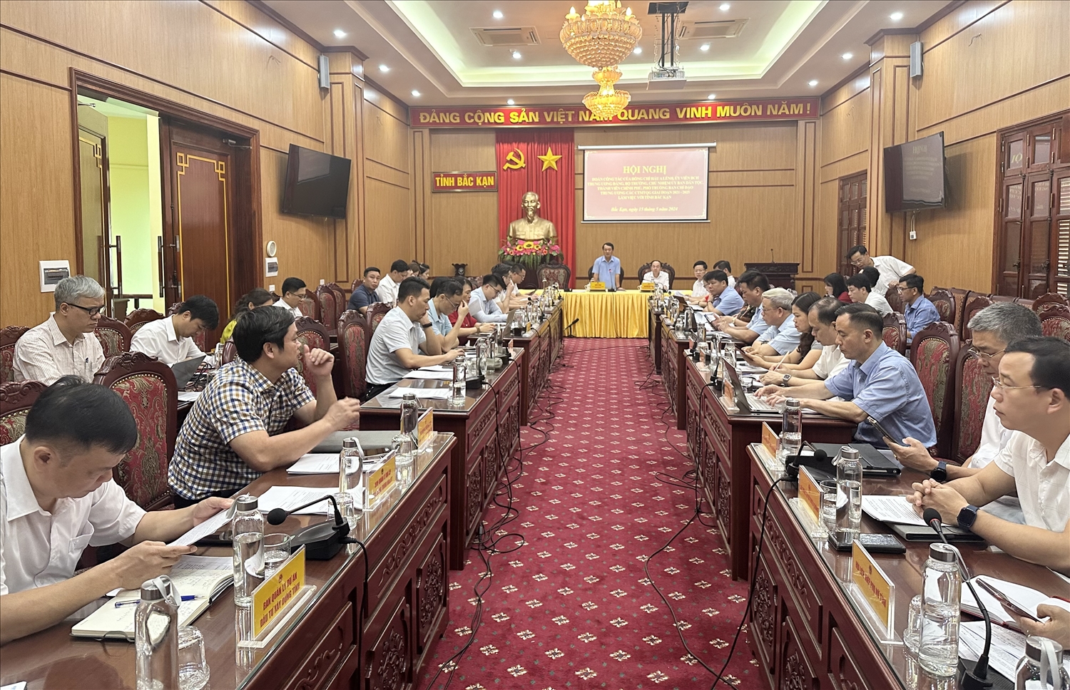 Đoàn công tác của Chính phủ do đồng chí Hầu A Lềnh, Ủy viên Ban Chấp hành Trung ương Đảng, thành viên Chính phủ, Phó Trưởng Ban Chỉ đạo Trung ương các Chương trình mục tiêu quốc gia giai đoạn 2021-2025 làm việc với UBND tỉnh Bắc Kạn về tình hình sản xuất kinh doanh, đầu tư công, xây dựng hạ tầng, xuất nhập khẩu, nhà ở xã hội, thị trường bất động sản, kỷ luật kỷ cương hành chính, thực hiện các Chương trình mục tiêu quốc gia Đoàn công tác của Chính phủ do đồng chí Hầu A Lềnh, Ủy viên Ban Chấp hành Trung ương Đảng, thành viên Chính phủ, Phó Trưởng Ban Chỉ đạo Trung ương các Chương trình mục tiêu quốc gia giai đoạn 2021-2025 làm việc với UBND tỉnh Bắc Kạn về tình hình sản xuất kinh doanh, đầu tư công, xây dựng hạ tầng, xuất nhập khẩu, nhà ở xã hội, thị trường bất động sản, kỷ luật kỷ cương hành chính, thực hiện các Chương trình mục tiêu quốc gia