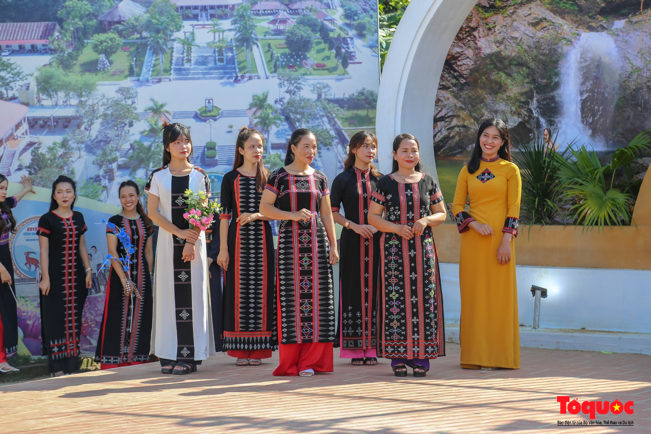 Sôi nổi các hoạt động tại Ngày hội VHTTDL các dân tộc miền núi tỉnh Thừa Thiên Huế - Ảnh 4.