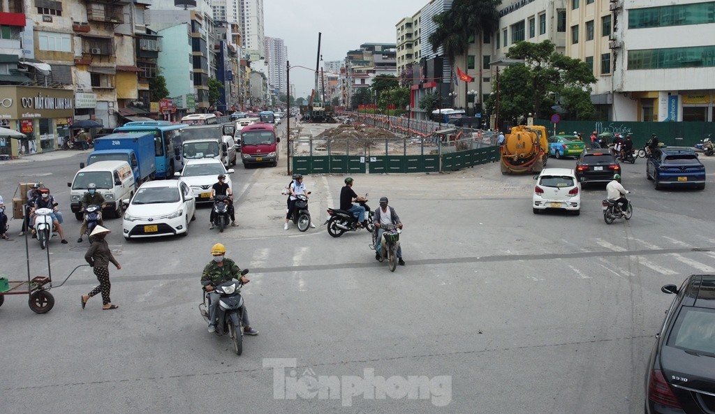 Quây rào nửa phố Kim Đồng để thi công hầm chui Vành đai 2,5 ảnh 3