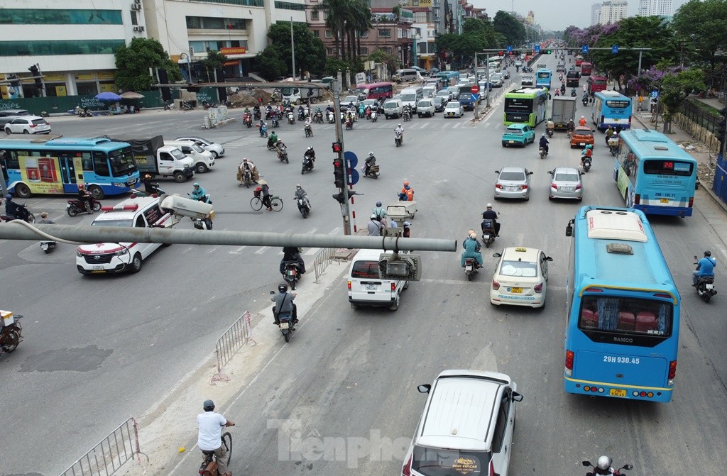 Quây rào nửa phố Kim Đồng để thi công hầm chui Vành đai 2,5 ảnh 9