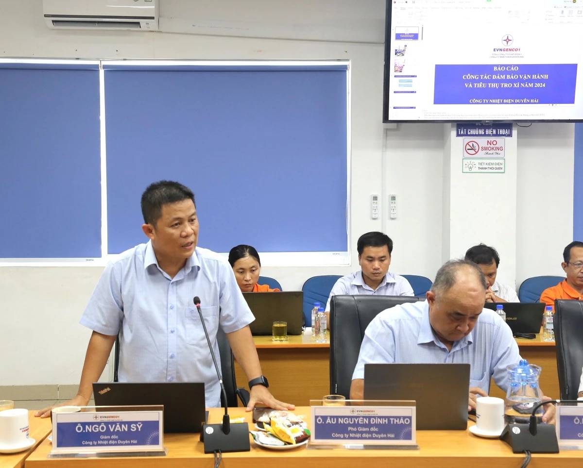 Ông Ngô Văn Sỹ - Giám đốc Công ty Nhiệt điện Duyên Hải, đã báo cáo tình hình sản xuất kinh doanh