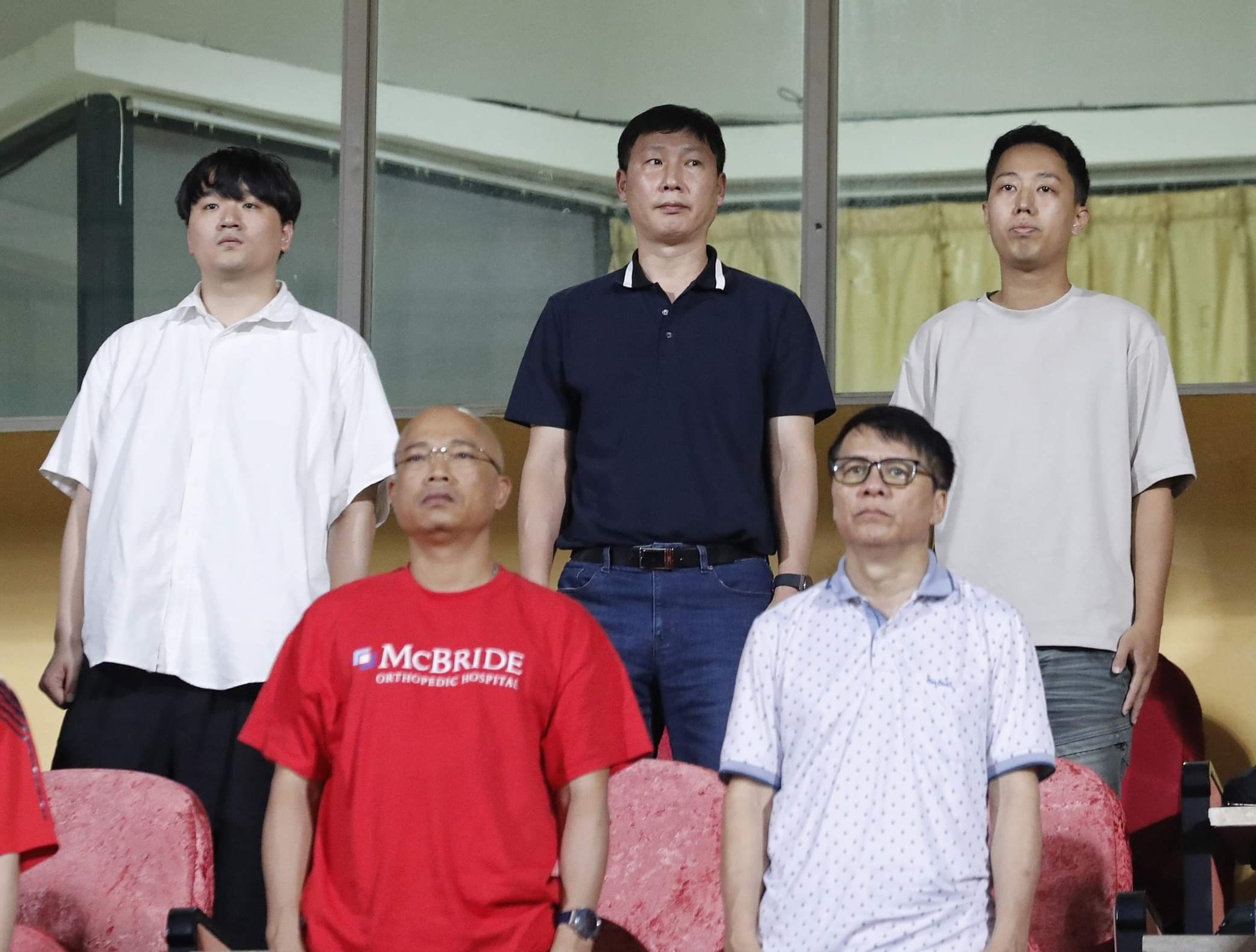 HLV Kim Sang-sik 'săn đầu người', vừa mừng vừa lo- Ảnh 4. HLV Kim Sang-sik 'săn đầu người', vừa mừng vừa lo- Ảnh 4.