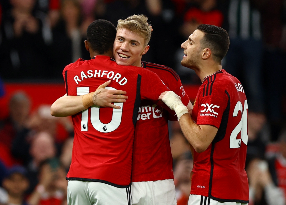 erik ten hag bị la ó khi hứa vô địch fa cup hình ảnh 2 erik ten hag bi la o khi hua vo dich fa cup hinh anh 2
