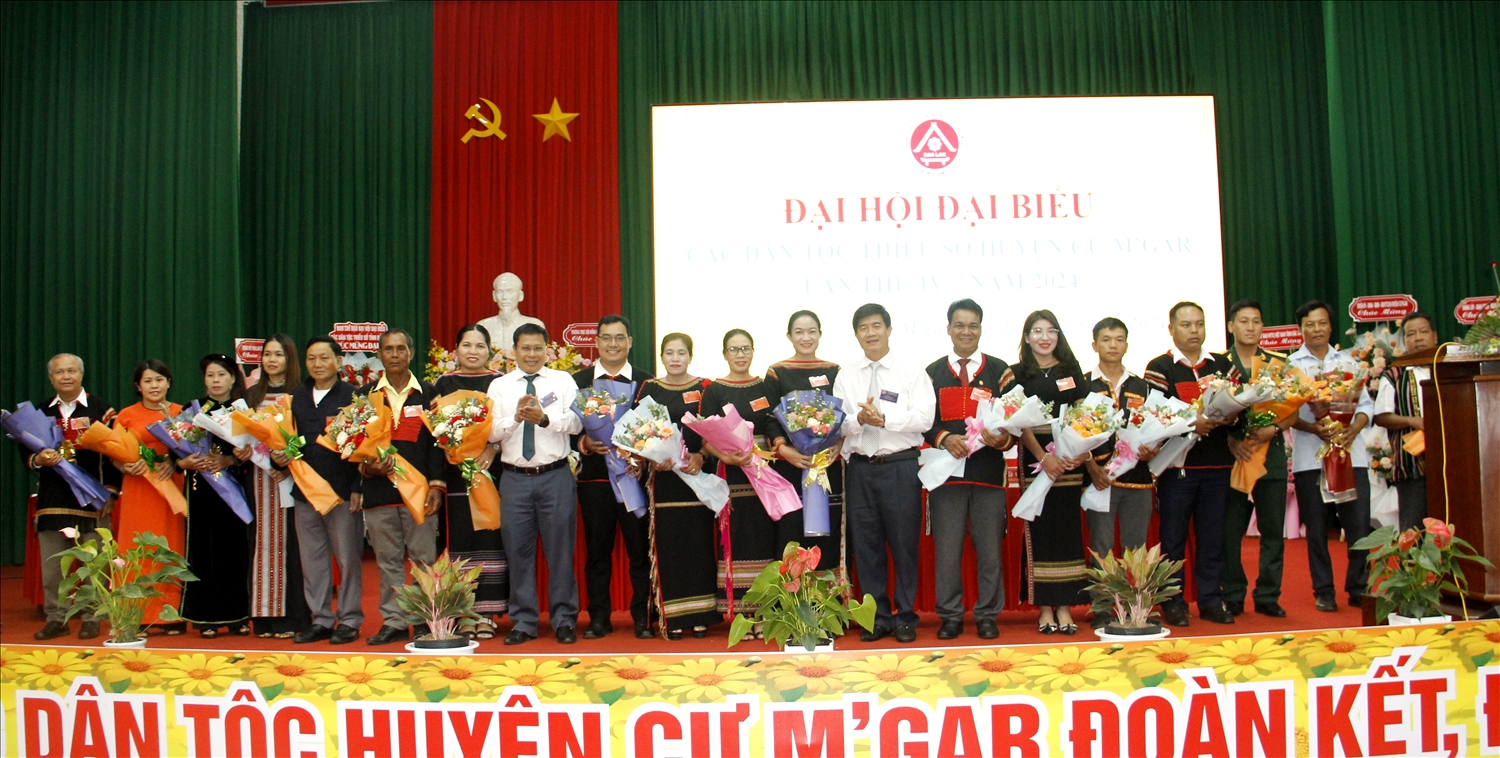 Các đại biểu được cử chọn đi dự Đại hội Đại biểu các dân tộc cấp tỉnh Các đại biểu được cử chọn đi dự Đại hội Đại biểu các dân tộc cấp tỉnh