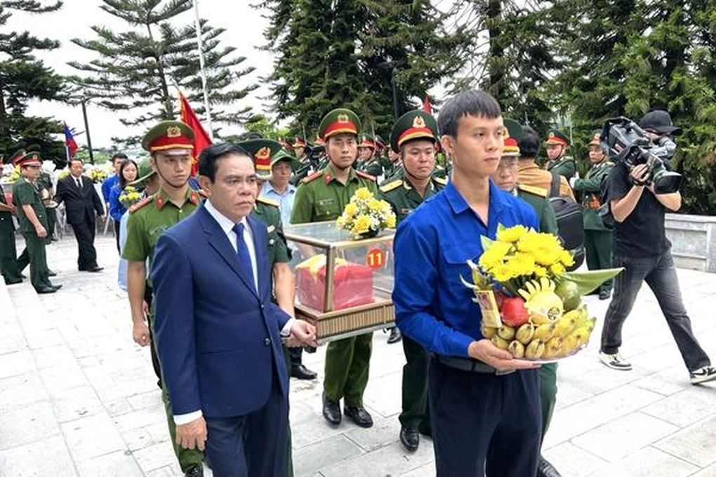 Truy điệu, an táng 11 hài cốt liệt sỹ hy sinh tại Lào - 2 Truy điệu, an táng 11 hài cốt liệt sỹ hy sinh tại Lào - 2