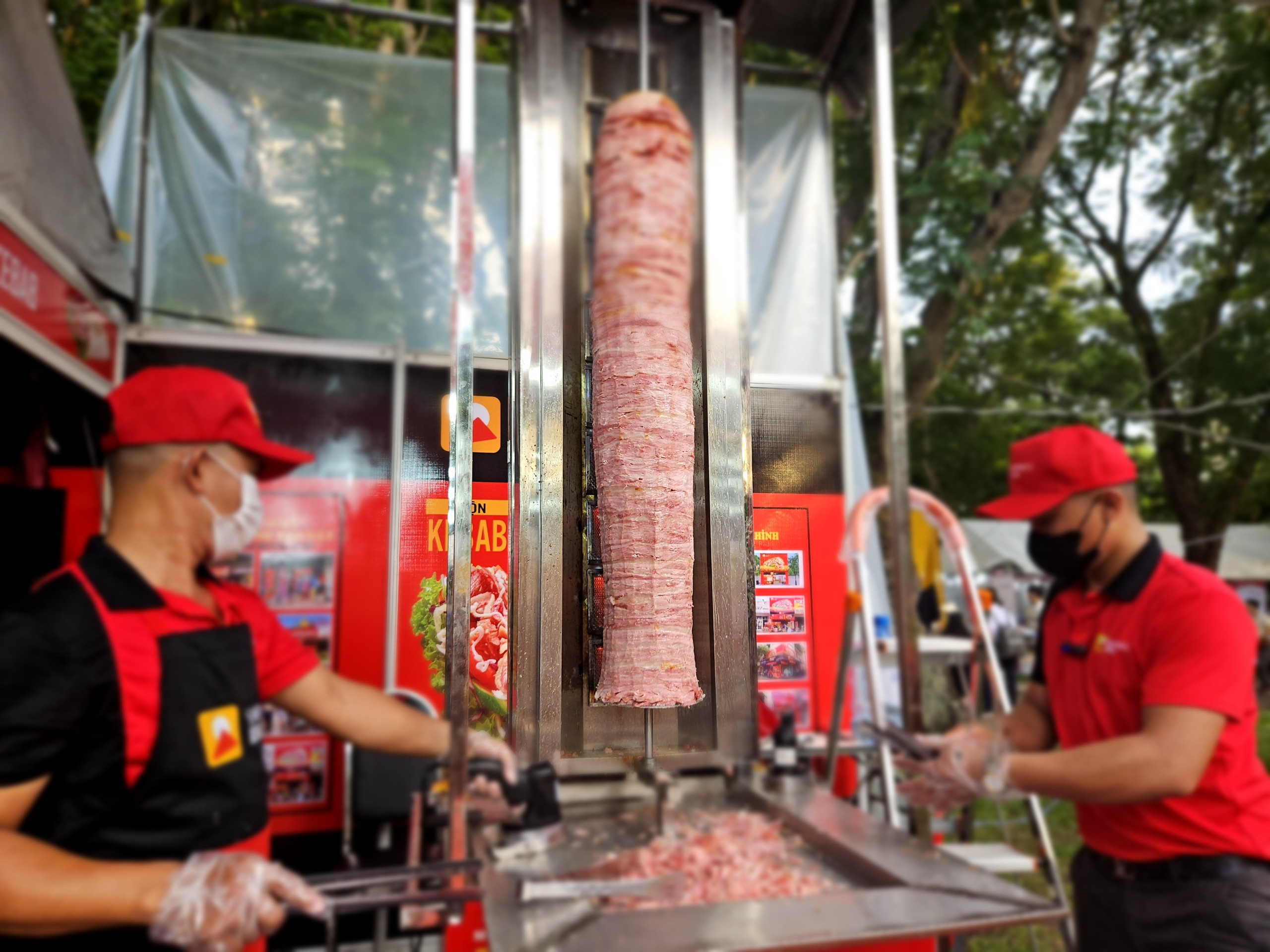 TP HCM: Người dân xếp hàng thưởng thức đủ loại bánh mì tại lễ hội Bánh mì Việt Nam- Ảnh 9.