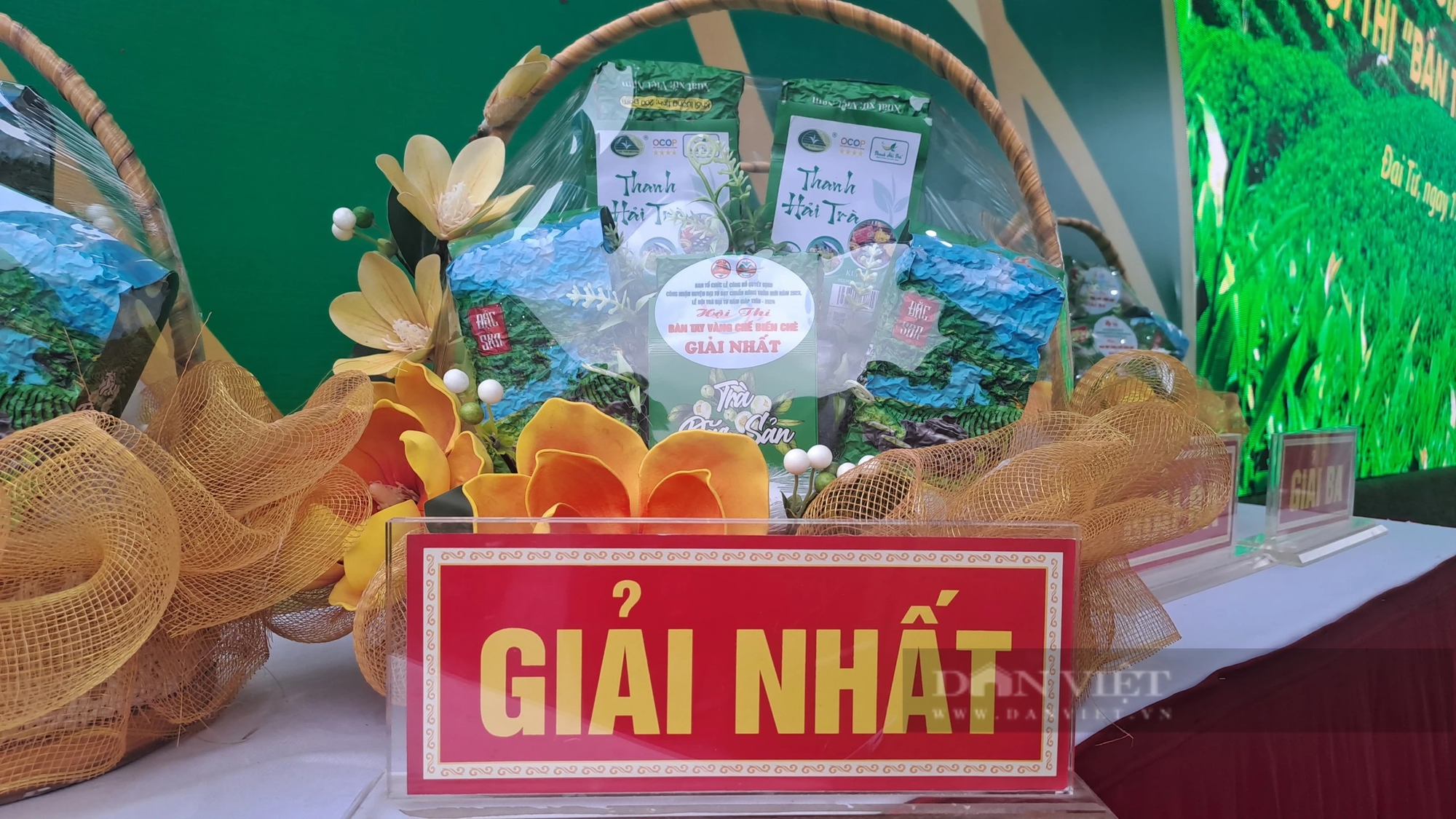 Đấu giá toàn bộ sản phẩm trà trong hội thi Đấu giá toàn bộ sản phẩm trà trong hội thi