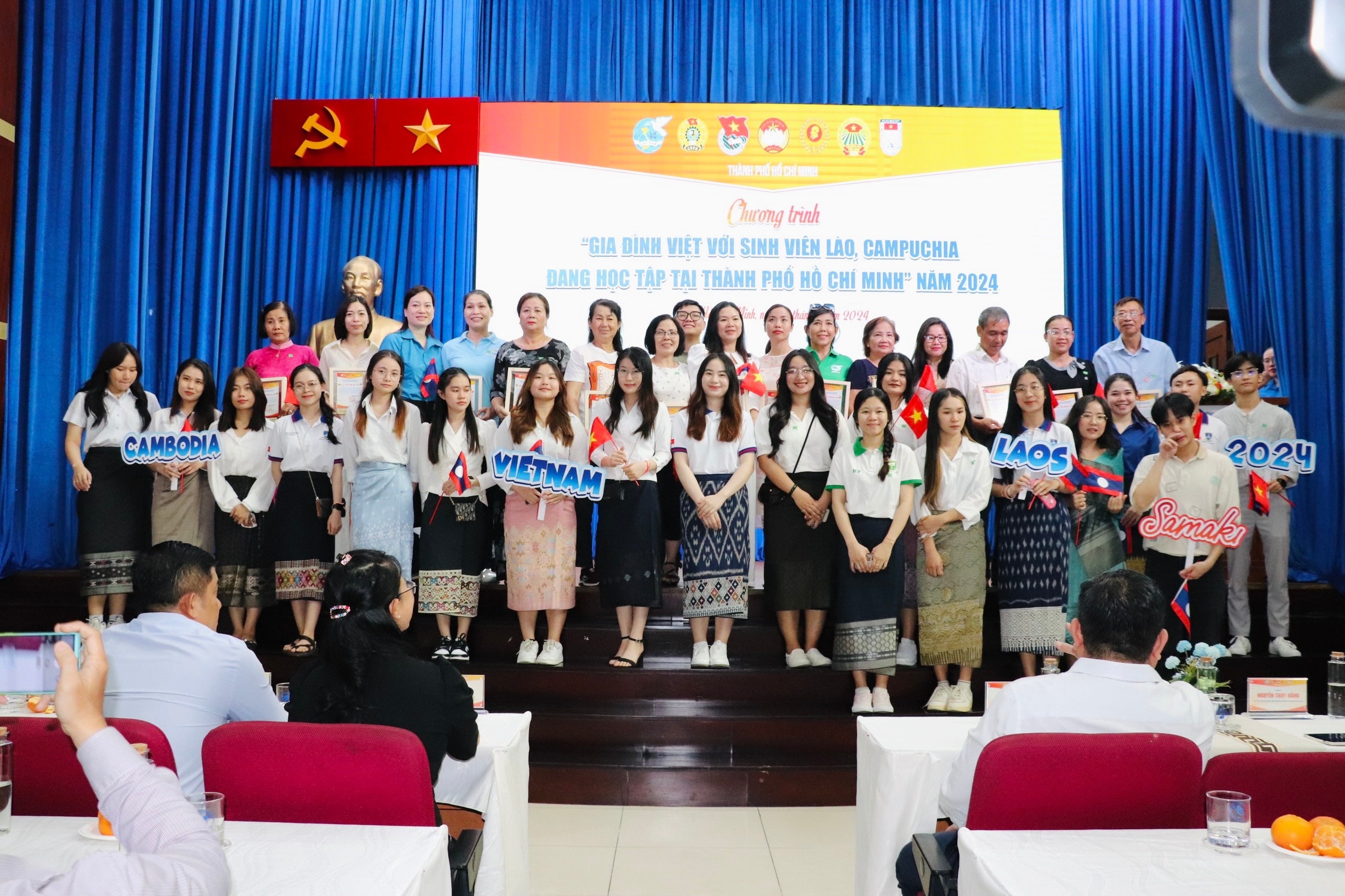 Có 96 gia đình nhận đỡ đầu 162 sinh viên Lào, Campuchia đến TP.HCM học tập