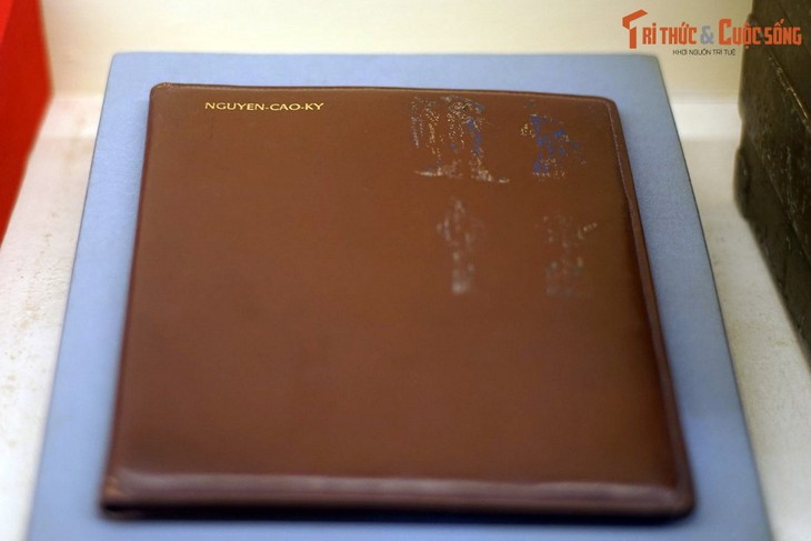 Những vật phẩm đặc biệt tìm được ở Sài Gòn ngày 30/4/1975 - Hình 2 Nhung vat pham dac biet tim duoc o Sai Gon ngay 30/4/1975-Hinh-2