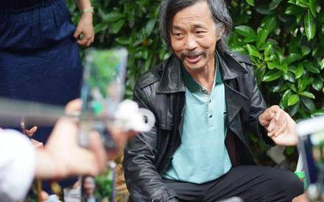 Người đàn ông ăn xin bỗng nổi tiếng sau một đêm, đổi đời thành triệu phú và được cả nước gọi là “thầy”: Lý do vô cùng bất ngờ- Ảnh 5. Người đàn ông ăn xin bỗng nổi tiếng sau một đêm, đổi đời thành triệu phú và được cả nước gọi là “thầy”: Lý do vô cùng bất ngờ- Ảnh 5.