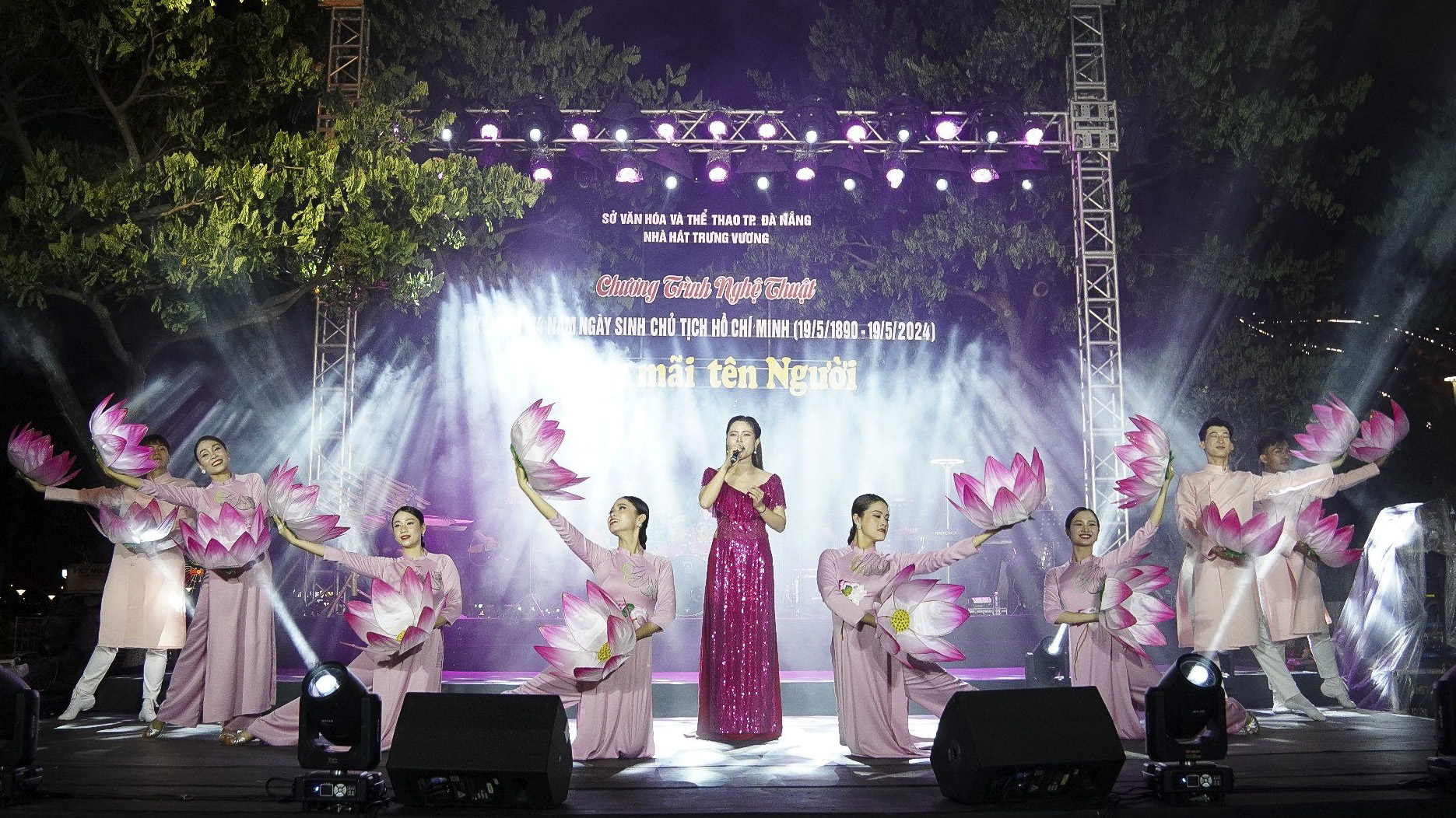 Đặc sắc chương trình nghệ thuật "Sáng mãi tên Người" - Ảnh 5. Đặc sắc chương trình nghệ thuật "Sáng mãi tên Người" - Ảnh 5.