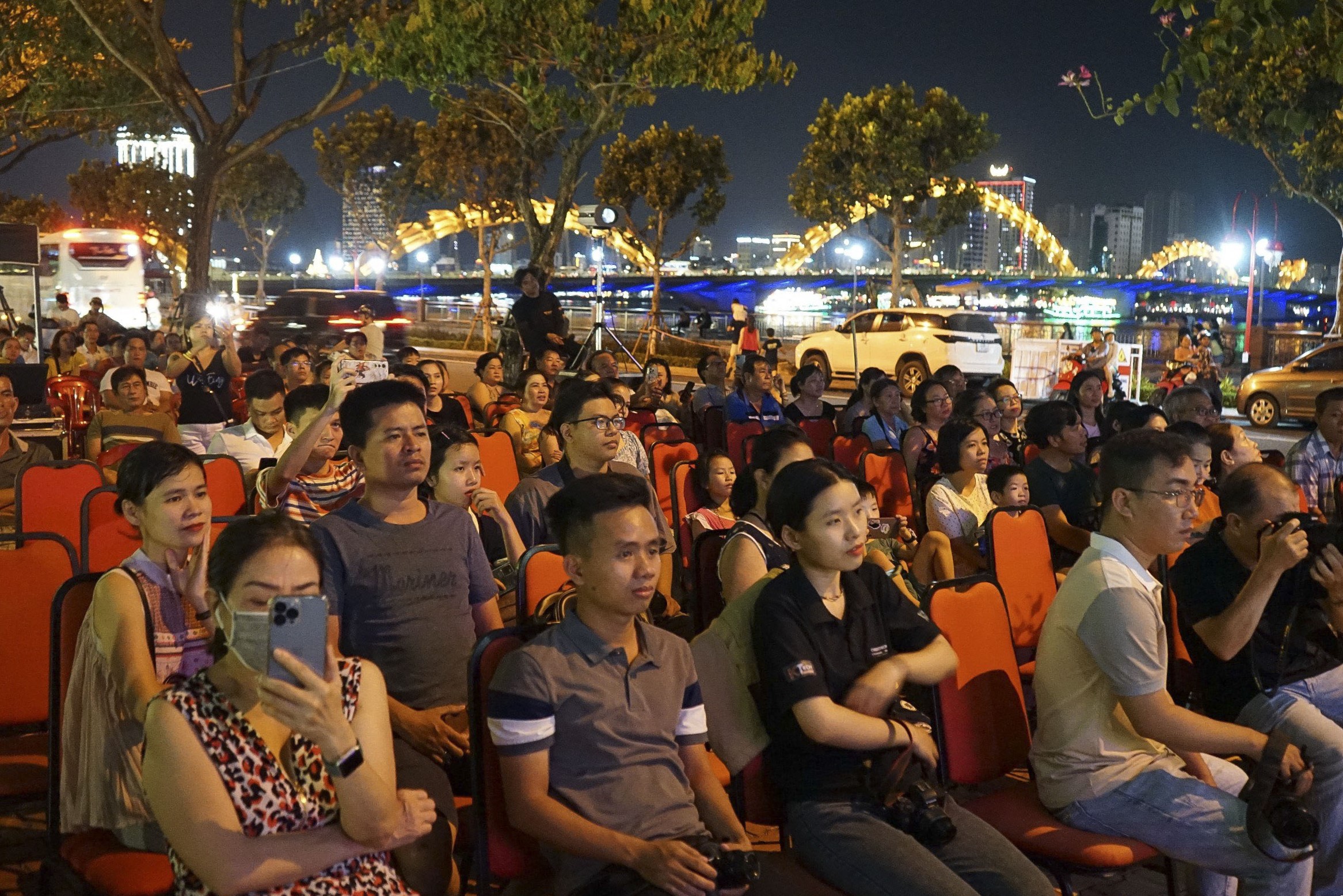 Đặc sắc chương trình nghệ thuật "Sáng mãi tên Người" - Ảnh 12. Đặc sắc chương trình nghệ thuật "Sáng mãi tên Người" - Ảnh 12.