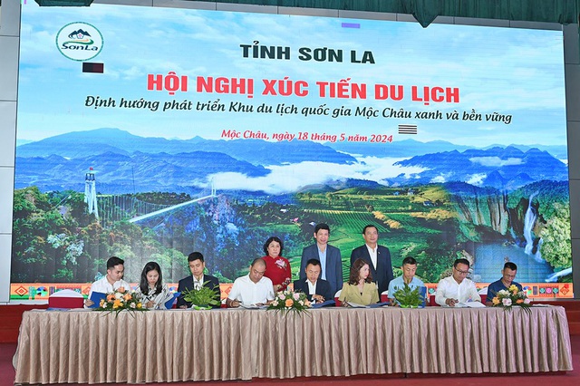 Thứ trưởng Hồ An Phong: Mộc Châu cần xây dựng mô hình, sản phẩm du lịch độc đáo trên cơ sở tiềm năng khác biệt - Ảnh 5. Thứ trưởng Hồ An Phong: Mộc Châu cần xây dựng mô hình, sản phẩm du lịch độc đáo trên cơ sở tiềm năng khác biệt - Ảnh 5.