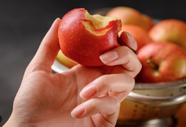 Người bệnh tiểu đường ăn táo vào 3 thời điểm này còn tốt hơn thuốc bổ - Ảnh 3.