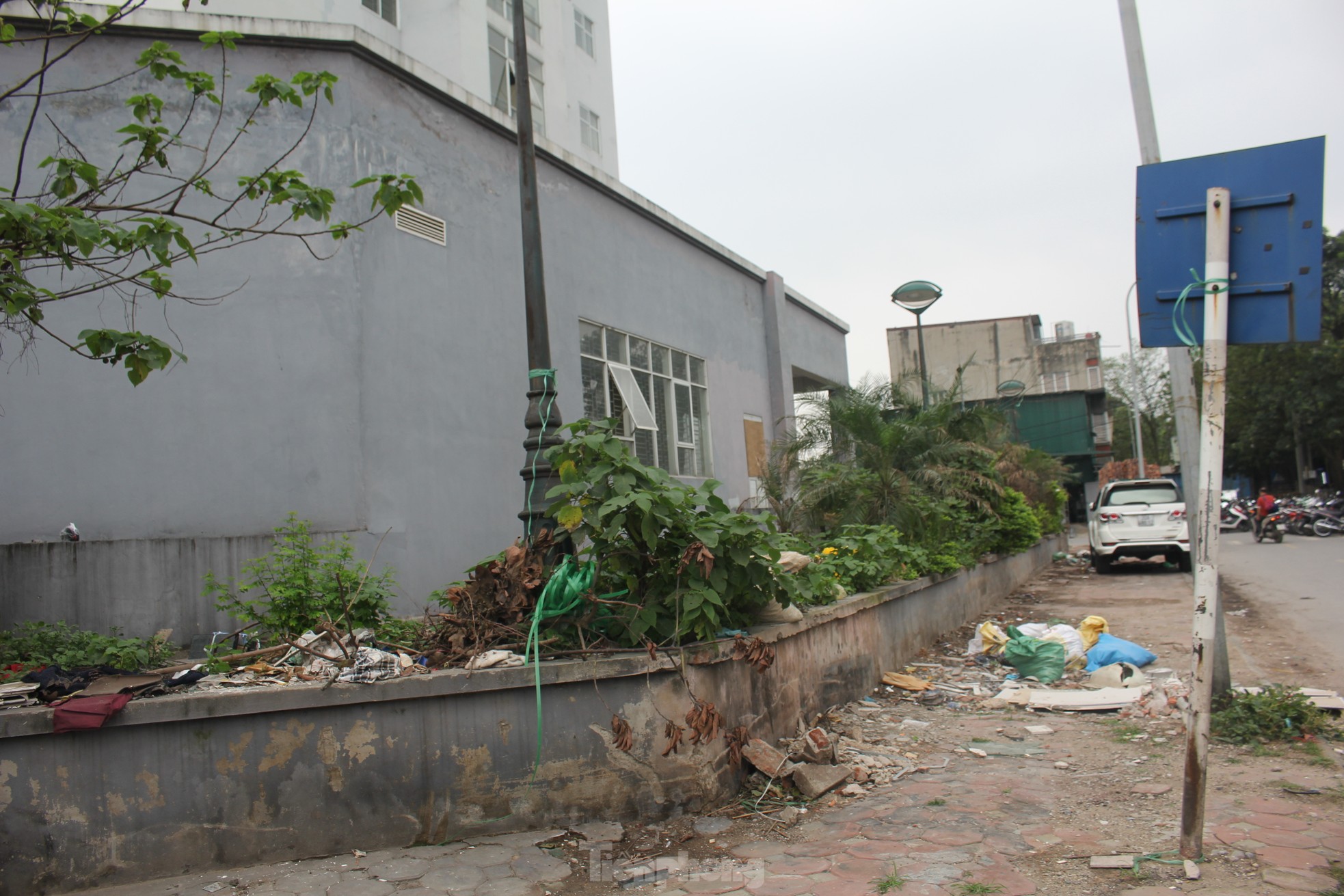 Khu tái định cư view hồ thành ‘bãi rác’ ở Hà Nội ảnh 14