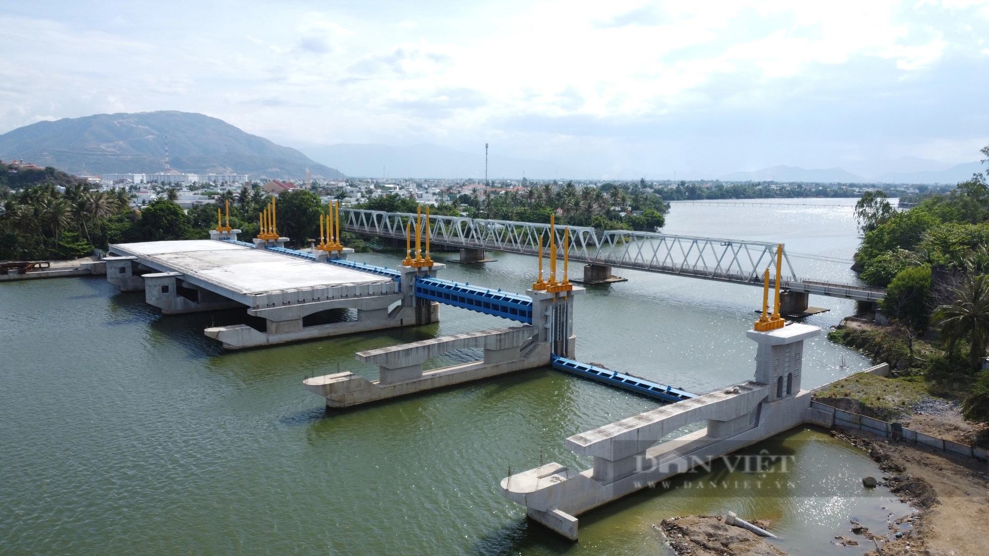 Ảnh ấn tượng tuần: Lễ kỷ niệm 40 năm Báo Nông thôn Ngày nay xuất bản số đầu tiên- Ảnh 7. Ảnh ấn tượng tuần: Lễ kỷ niệm 40 năm Báo Nông thôn Ngày nay xuất bản số đầu tiên- Ảnh 7.