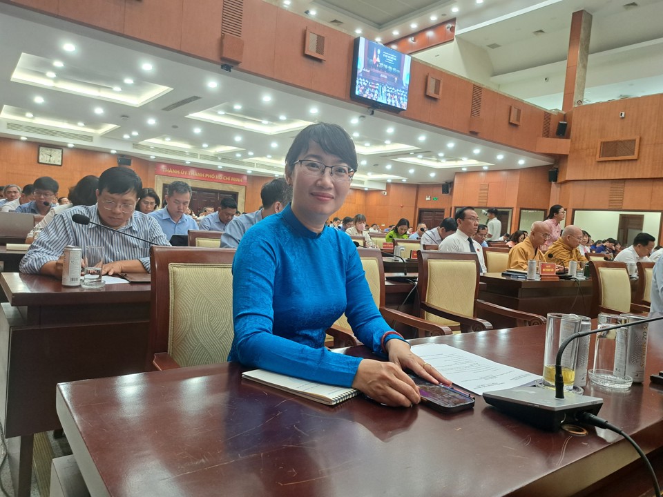 Bà Trần Thị Diệu Thúy - Chủ tịch Liên đoàn Lao động, được bầu làm Phó Chủ tịch UBND TP Hồ Chí Minh nhiệm kỳ 2021-2026. Ảnh: Tân Tiến.