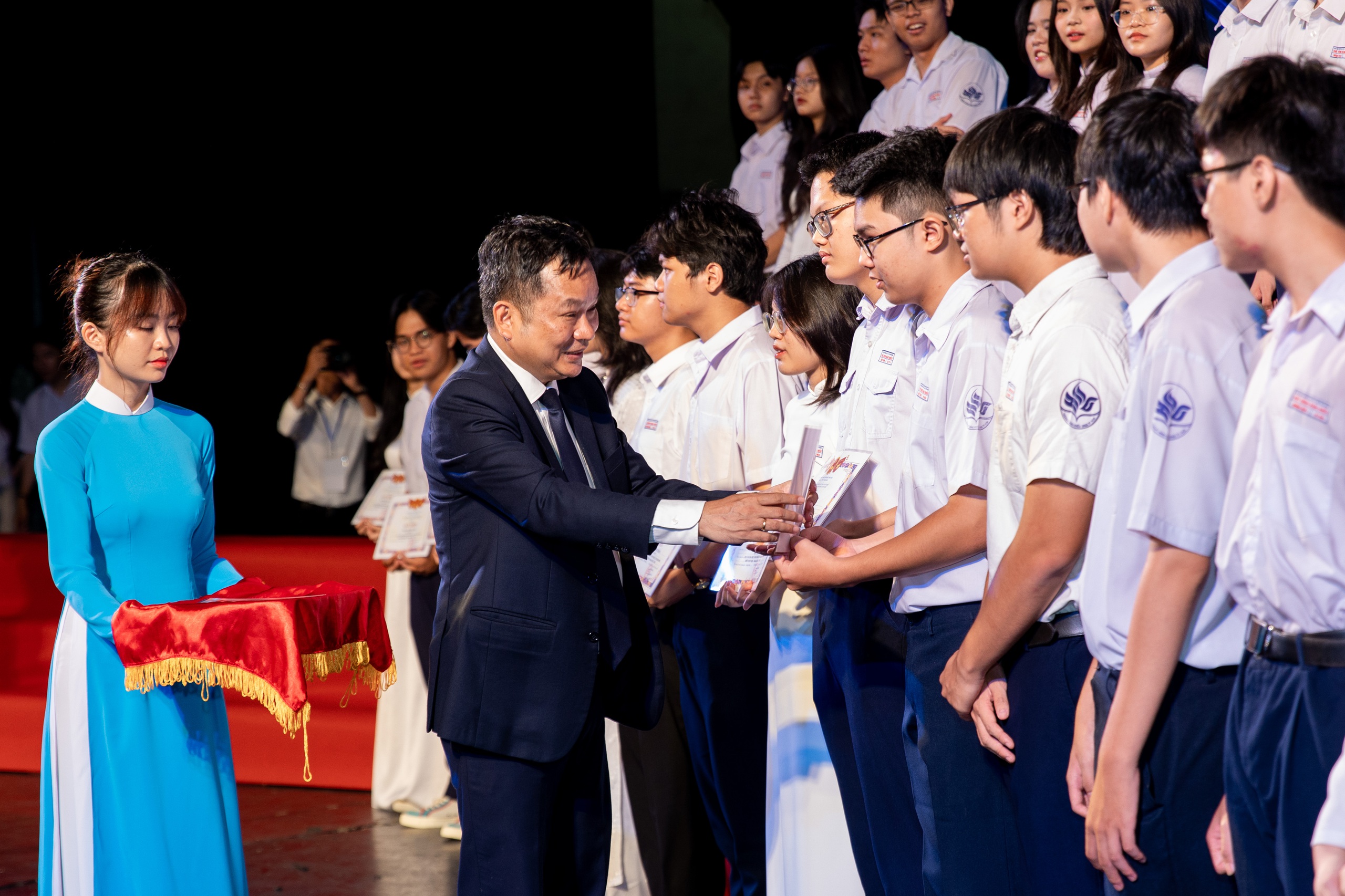 Trường Phổ thông Năng khiếu trao hàng trăm giải thưởng quốc gia, quốc tế cho học sinh- Ảnh 4. Trường Phổ thông Năng khiếu trao hàng trăm giải thưởng quốc gia, quốc tế cho học sinh- Ảnh 4.