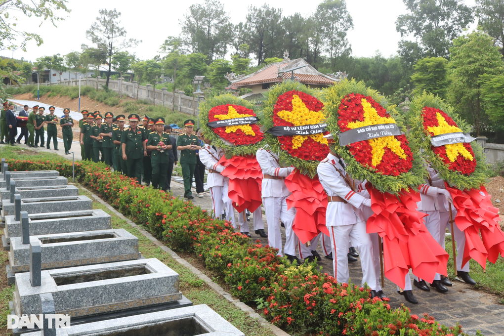 Truy điệu, an táng 12 hài cốt liệt sỹ nằm lại trên đất Lào - 3 Truy điệu, an táng 12 hài cốt liệt sỹ nằm lại trên đất Lào - 3