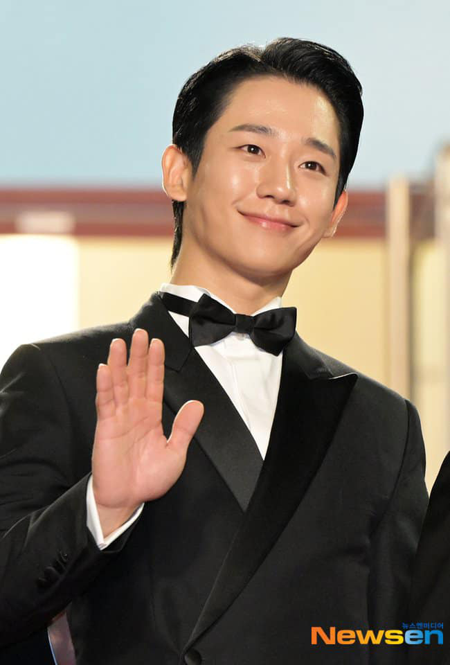 Jung Hae In lịch lãm trong buổi chiếu Veteran 2, phim Hàn duy nhất tại Cannes 2024- Ảnh 2. Jung Hae In lịch lãm trong buổi chiếu Veteran 2, phim Hàn duy nhất tại Cannes 2024- Ảnh 2.