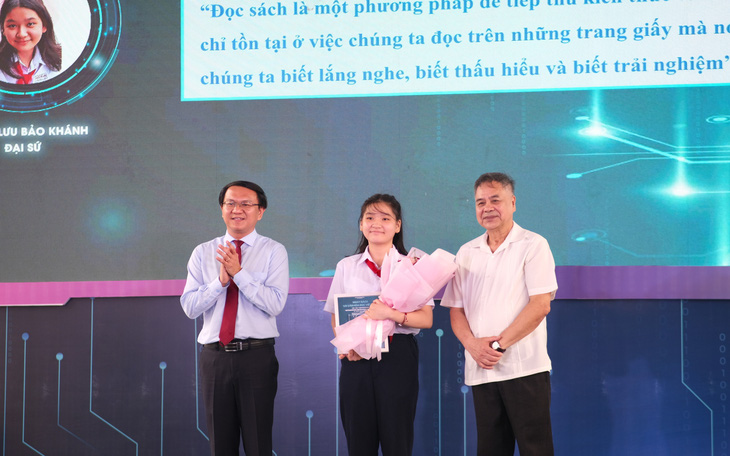 Học sinh sẽ không bị bắt buộc thi Đại sứ văn hóa đọc- Ảnh 4. Học sinh lớp 8 làm đại sứ văn hóa đọc